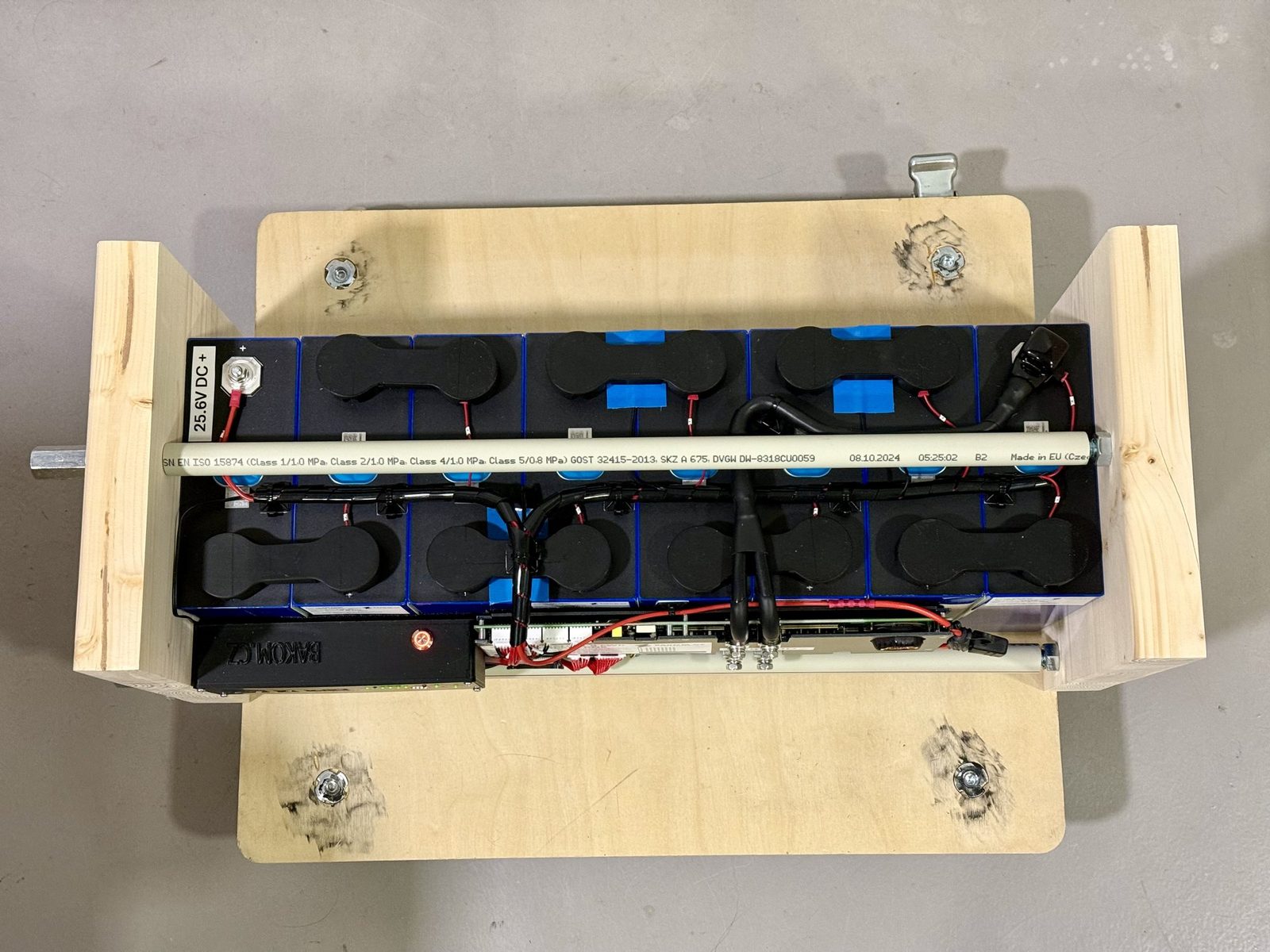 BK8K-RC — a single column of 8 EVE MB31 cells, top view