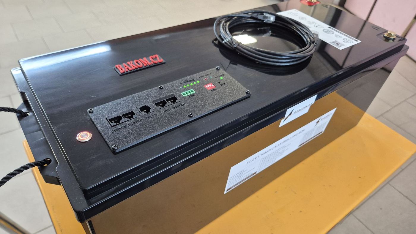 Control panel on the lid