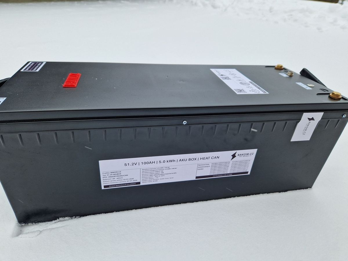 BK5A-HC — 51.2 V AkuBox with heating, in the snow