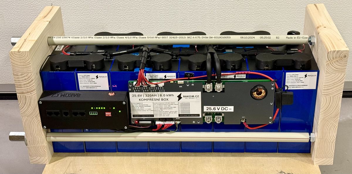 BK8K-RC — 25.6 V / 320 Ah compression box with BMS+