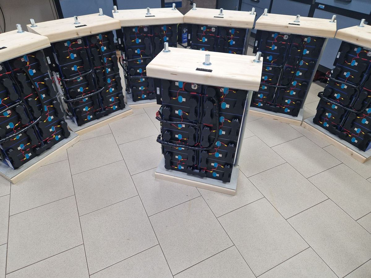 51.2 V compression boxes in the BAKOM workshop before dispatch