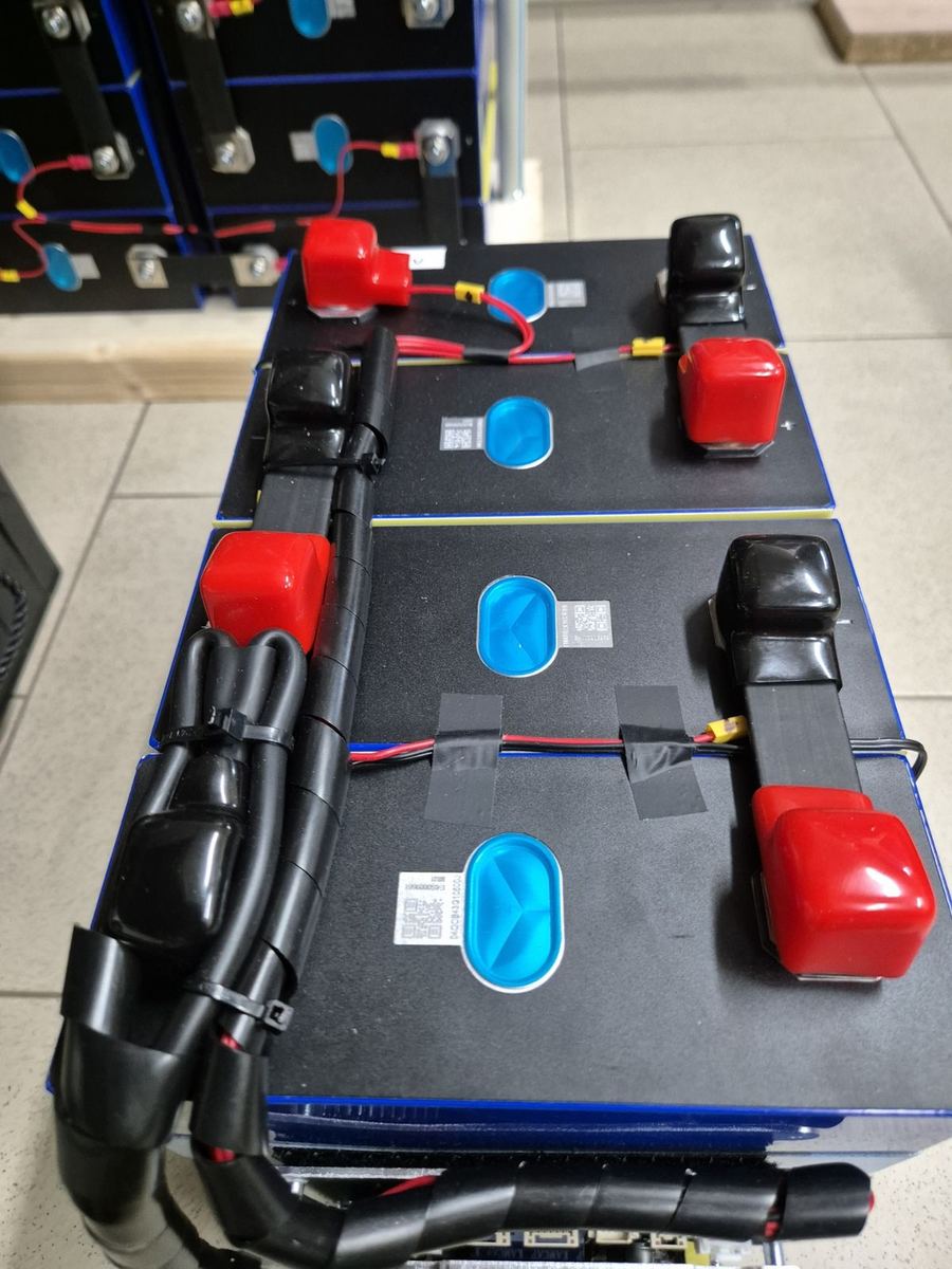 Prismatic LiFePO₄ cells with busbars and terminal covers