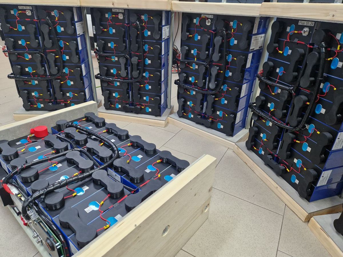 Compression box in progress: cells, wiring and compression plates